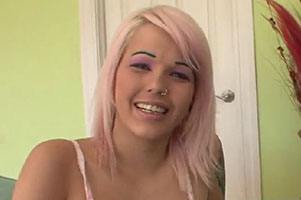 Victoria – Pink-haired teen shoots a torrid first porn