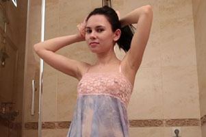 Ava Gardon – Masturbation In The Shower – Defloration