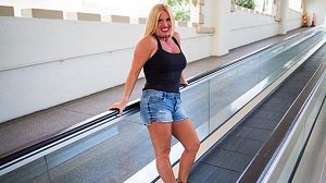 Karie – Thick blonde horny swinger milf