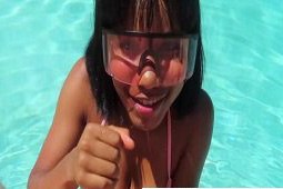 JENNA FOXX – POOLSIDE BLOWJOB WITH CUM GOGGLES