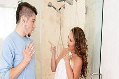 BRANDII BANKS – BRANDII BANKS TAKES A SHOWER WITH HER SONS BEST FRIEND